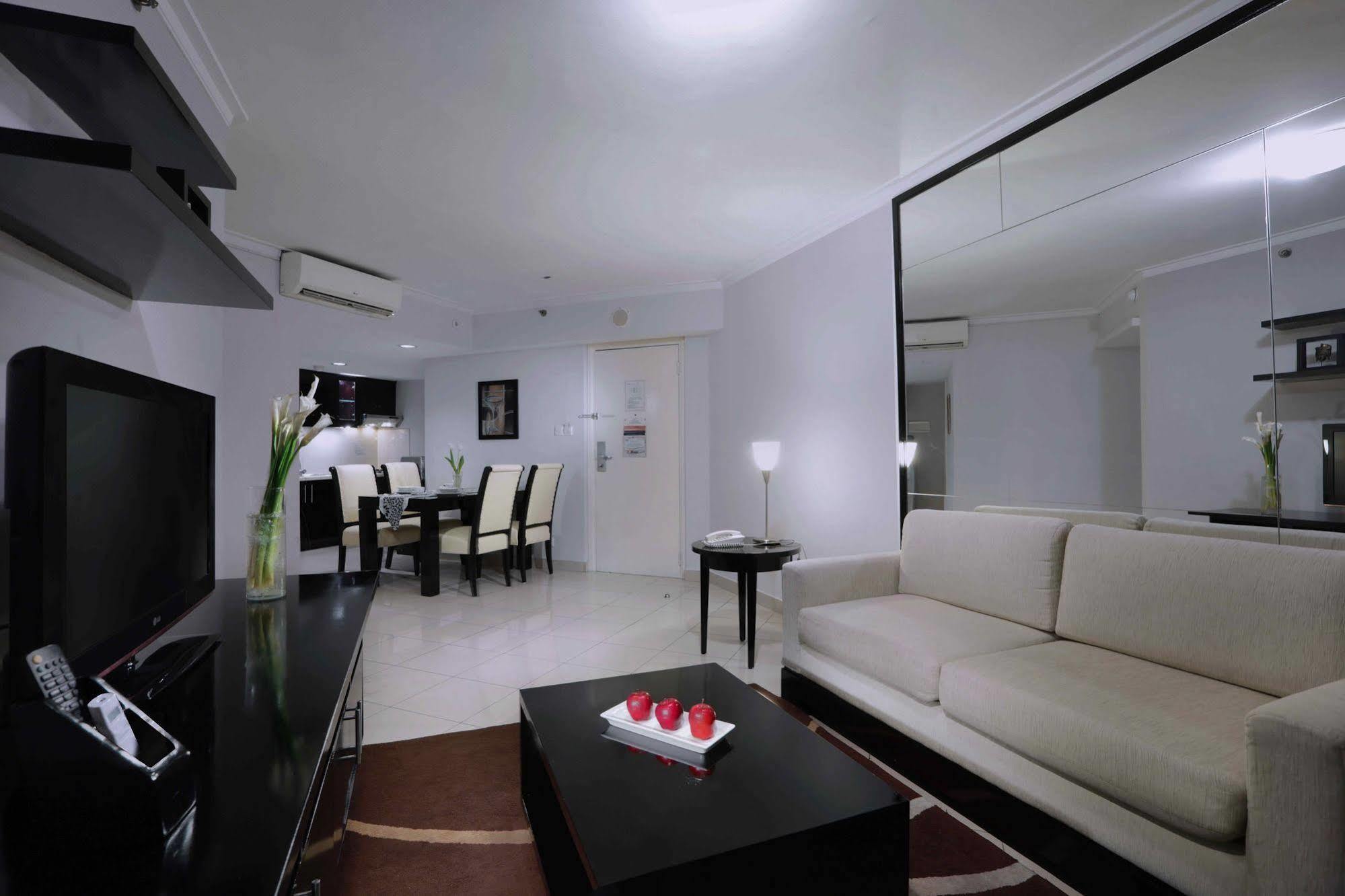 Horison Ultima Suite & Residences Rasuna Jakarta Extérieur photo