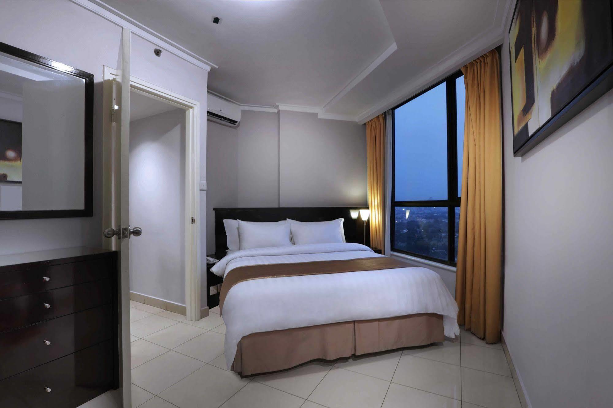 Horison Ultima Suite & Residences Rasuna Jakarta Extérieur photo